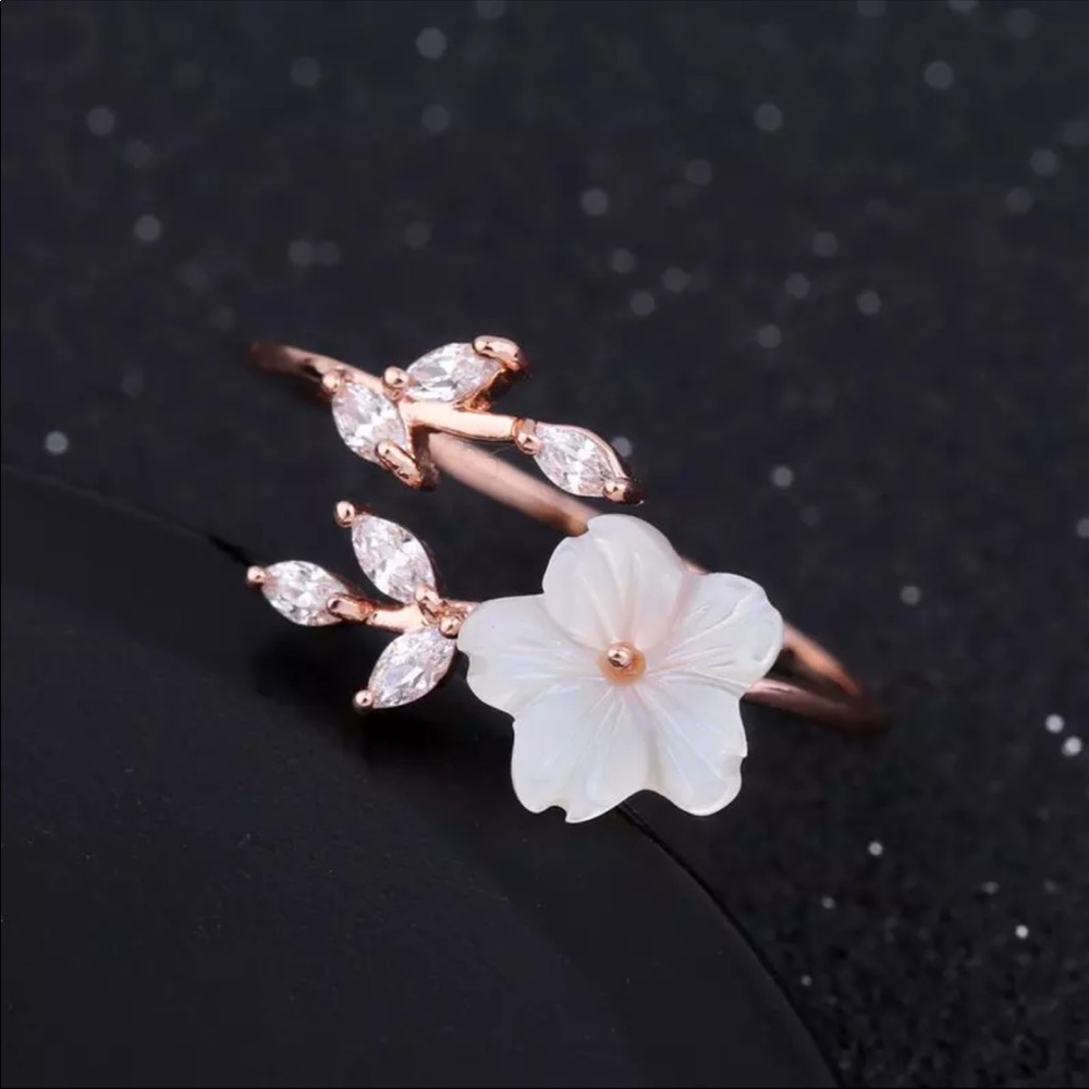 Shell Flower Ring - Picture 2 of 3
